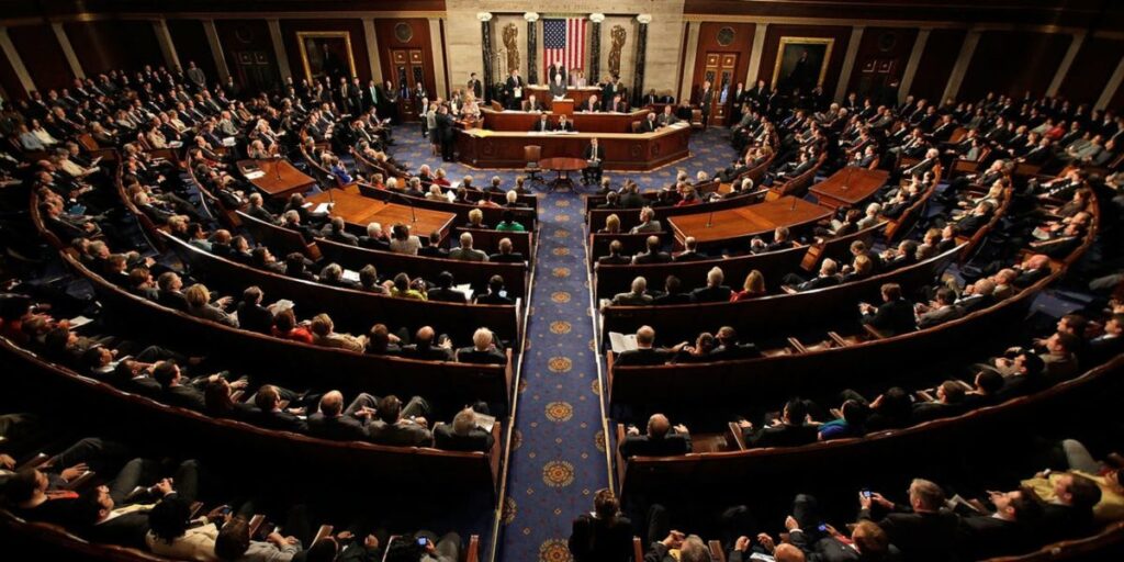 A large crowd of people in the house chamber.